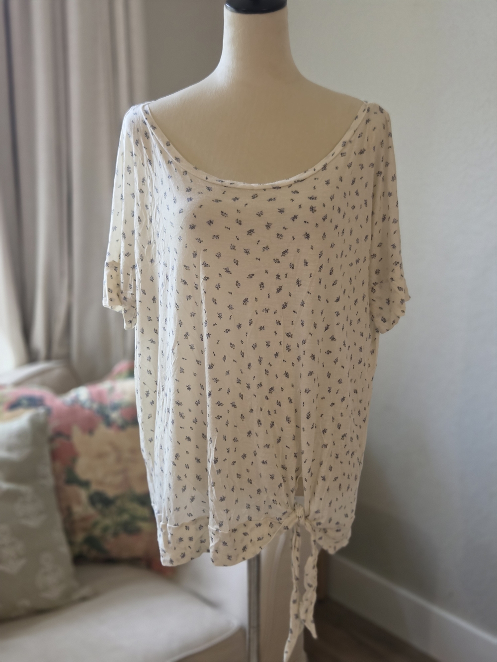 Deletta Cream Short-Sleeve Scoop Neck Tie-Hem Top with Navy Floral Print